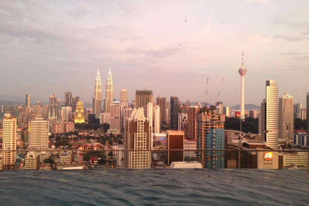 Klcc Regalia Suites Infinity Pool Kuala Lumpur Zewnętrze zdjęcie