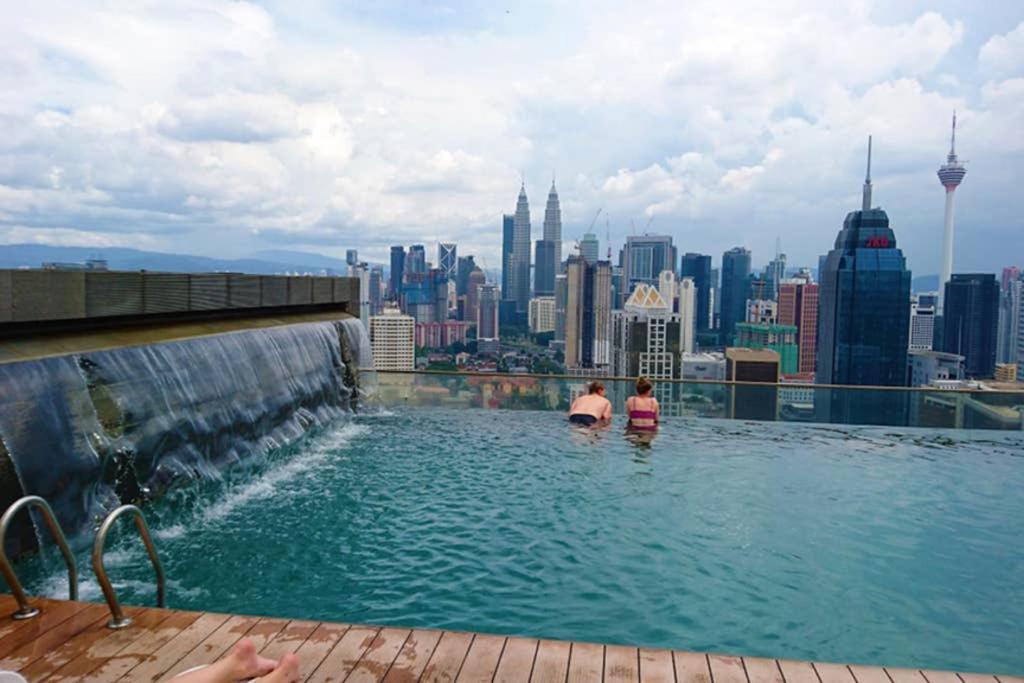 Klcc Regalia Suites Infinity Pool Kuala Lumpur Zewnętrze zdjęcie