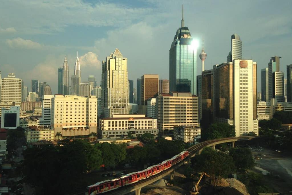 Klcc Regalia Suites Infinity Pool Kuala Lumpur Zewnętrze zdjęcie