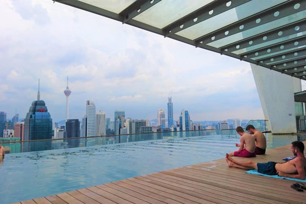 Klcc Regalia Suites Infinity Pool Kuala Lumpur Zewnętrze zdjęcie