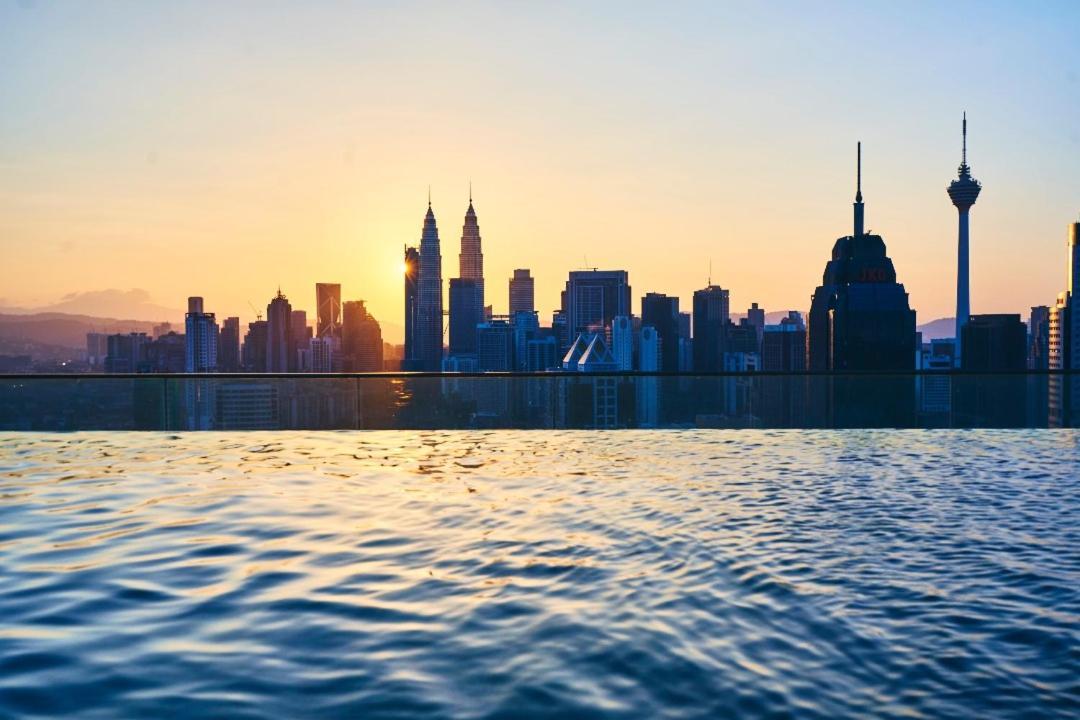 Klcc Regalia Suites Infinity Pool Kuala Lumpur Zewnętrze zdjęcie